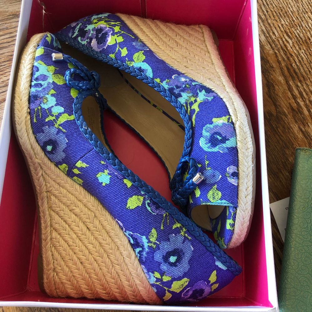 Isaac Mizrahi Blue Floral Wedge Peep Toe Shoe